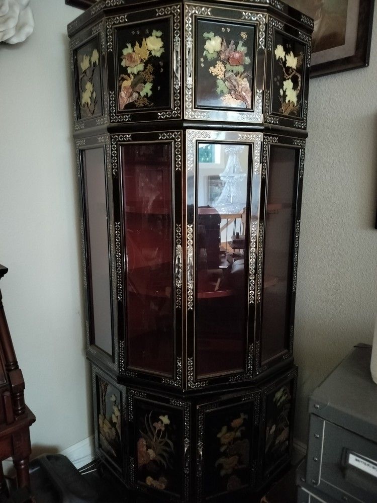 Rare Pair Of Tall Beautiful Asian Laqueur Shelves Cabinets