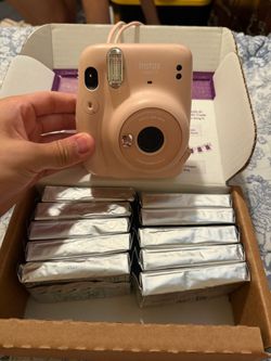 Fujifilm Instax Mini 11 Pink Camera + 100 film sheets