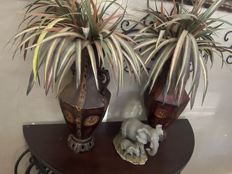 Vases each 10 $$  elefent 15$$ in good conditions