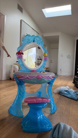 Ariel vanity