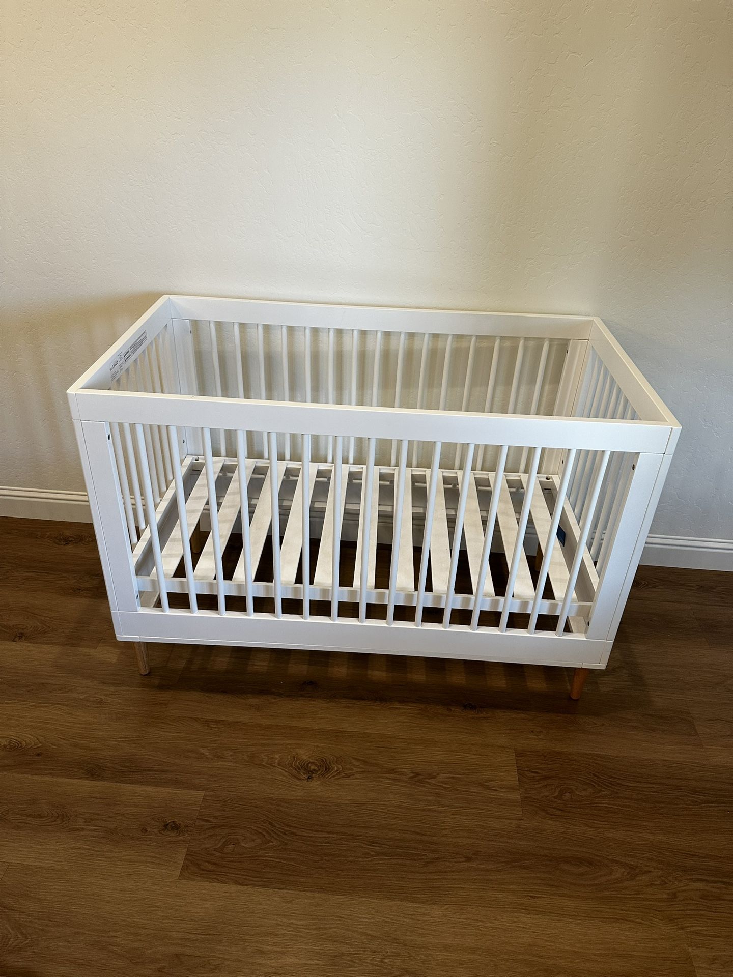 White Adjustable Crib - Great Condition