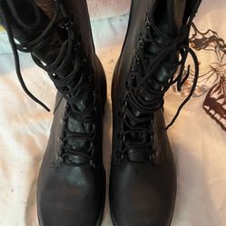 Black both size 10  in men tactical boots New 