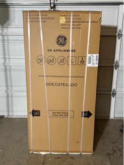 GE Refrigerator - Brand New - Ice Maker 21.1 Cu Ft