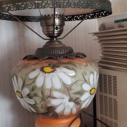 Orange Glass With White Daisy GWTW Hurricanee Lamp