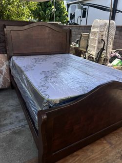 En Venta Madera Sólida Incluye Colchones Nuevos