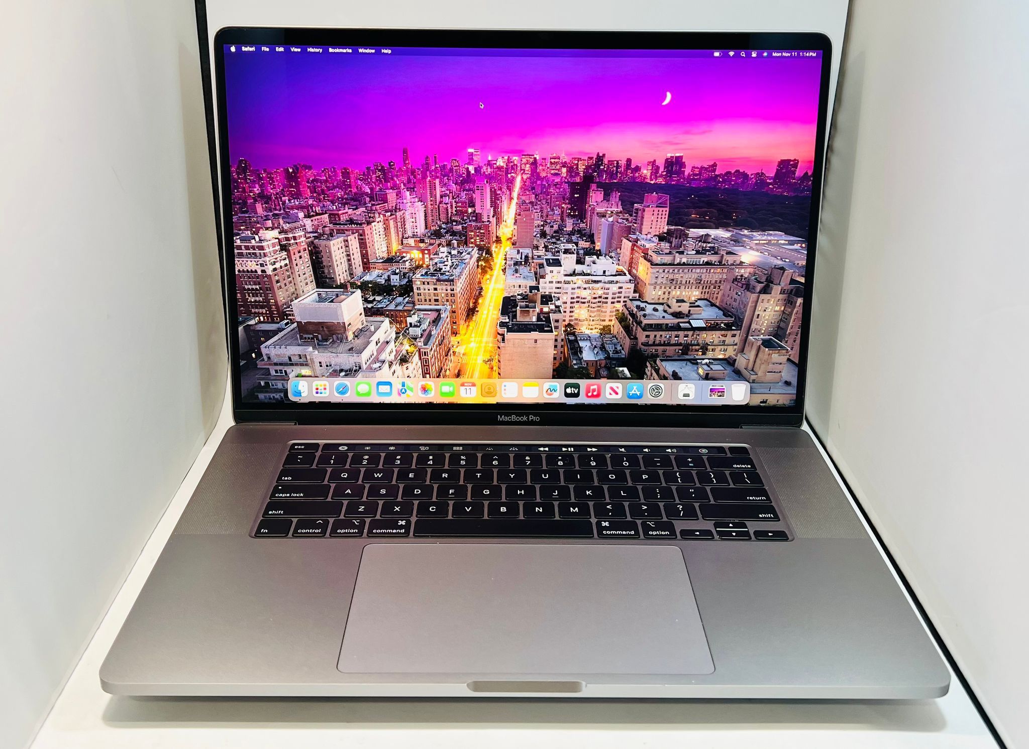 Apple MacBook Pro 16” 2019 6-CORE i7 16GB 500GB Radeon Pro 5300M Graphics