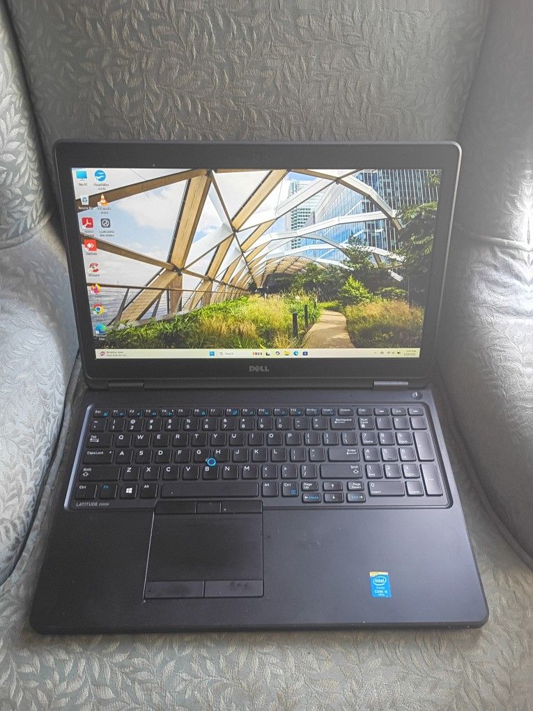 Windows 11 Dell Latitude E5550 $160 Huntington Beach