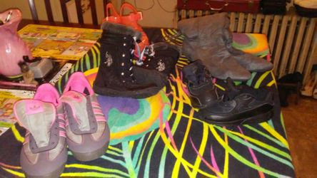 Shoes for that low low size 10c women boots 8. Little girls boots 11. 11 🎾 shoes that pink ones.