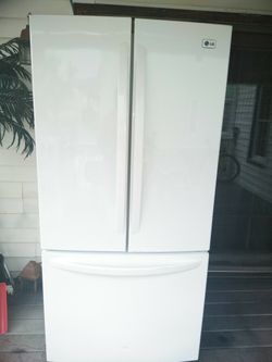 Nevera blanca de tres puertas