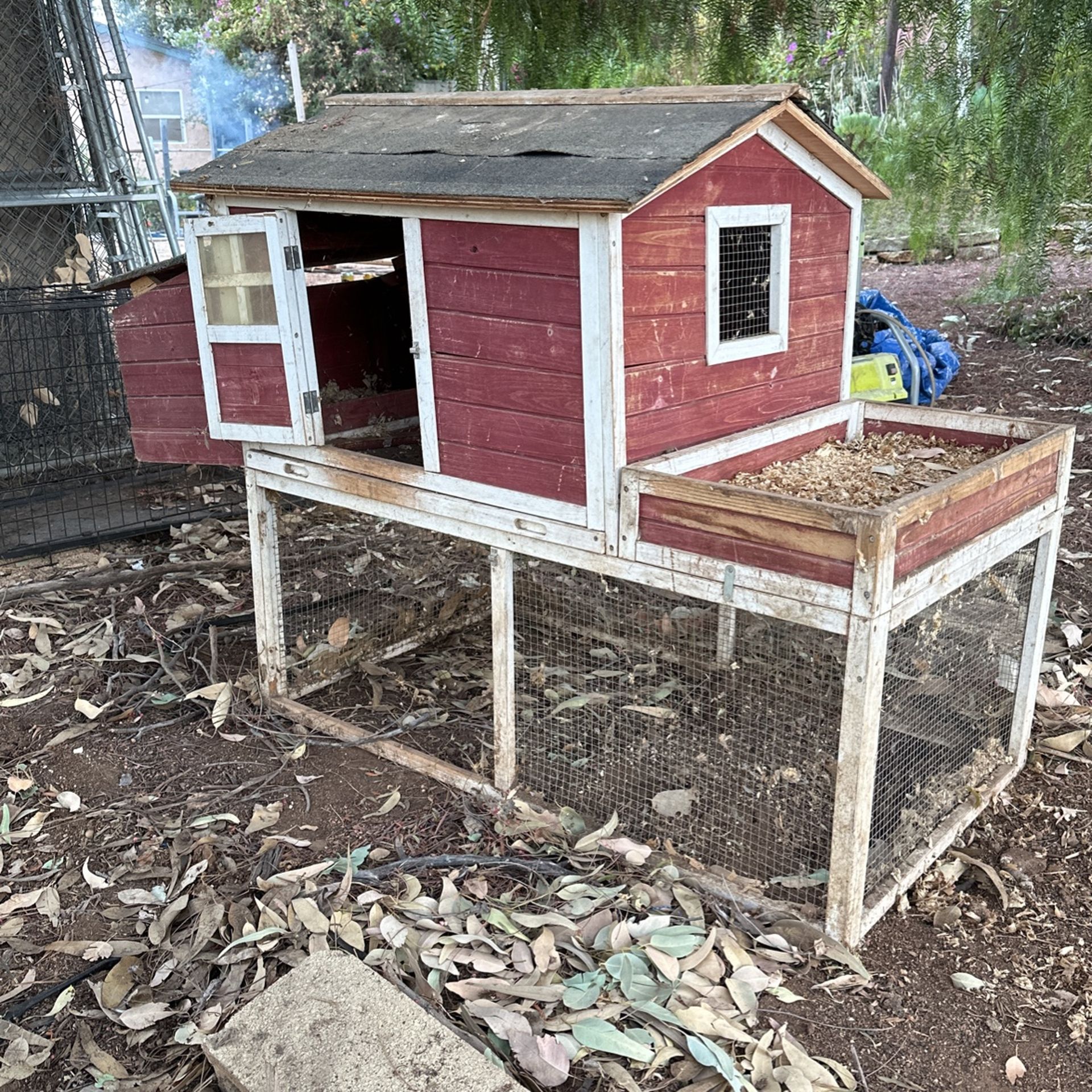 Chicken Coop/ Weight Bench for Sale in Riverside, CA OfferUp