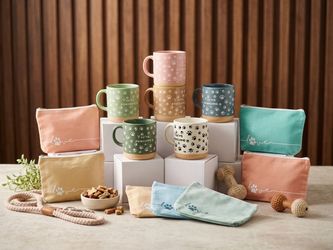 Set of 6 mugs and 6 pouches “ love paws”