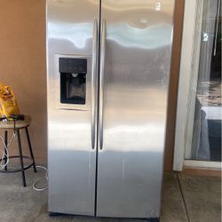 Refrigerator 