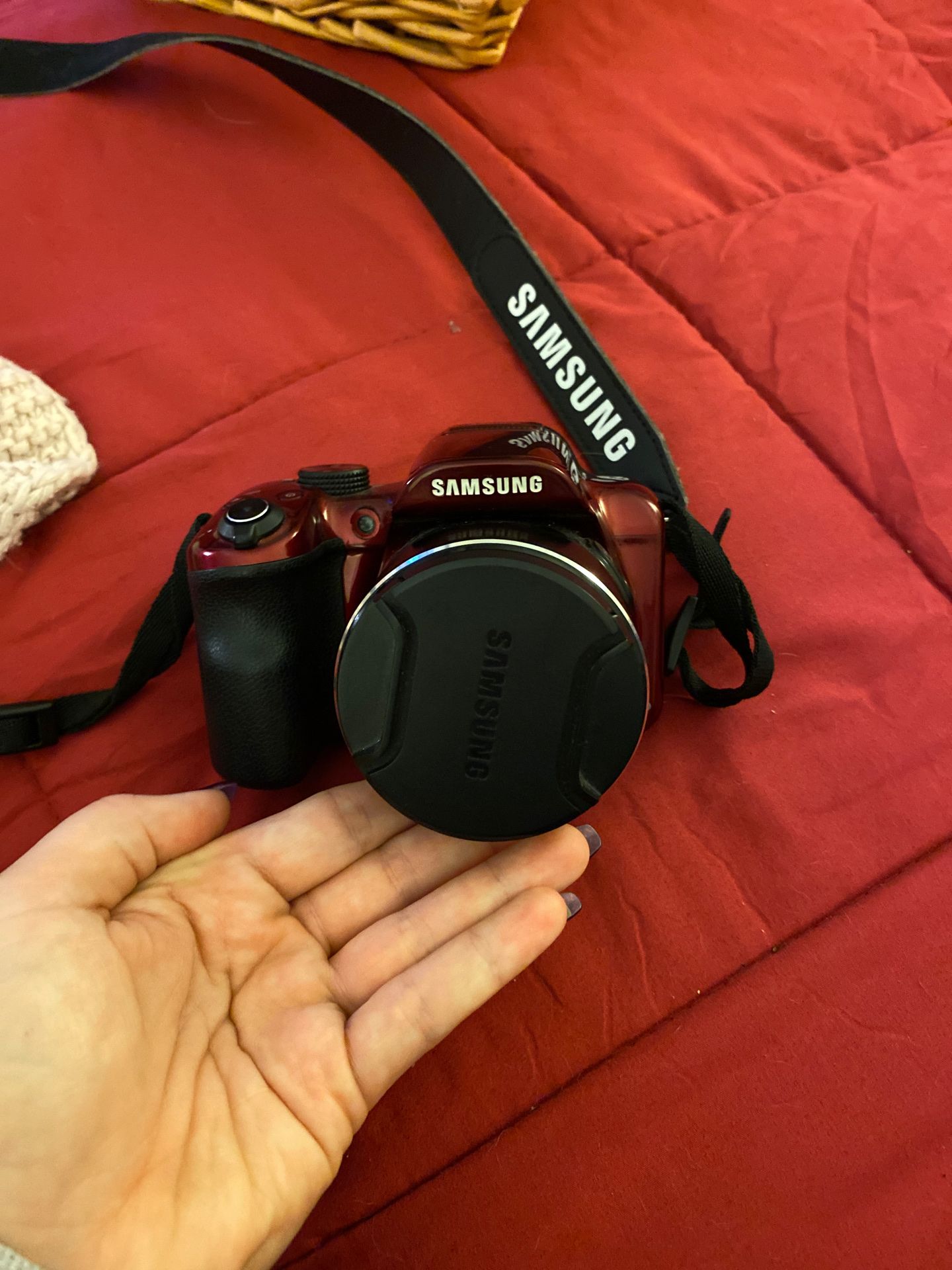Samsung WB 1100F 16.4 mega pixels - has wifi connection