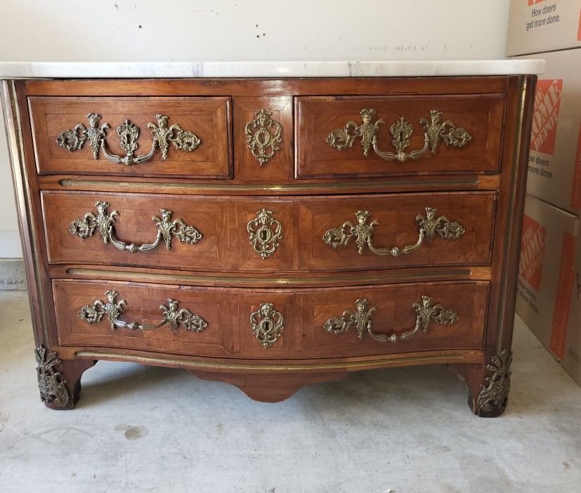 Dresser. Antique In Great Condition. Marble Top. 50x34x 32H