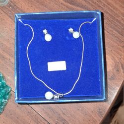 SWAROVSKI FRESH WATER PEARL NECKLACE EARING SET