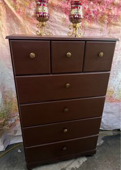 Huge dresser with plenty space for clothes color gold and brown has been stained!!🌺