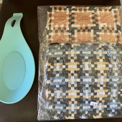 Oven Mits - 2 & Spoon Rest