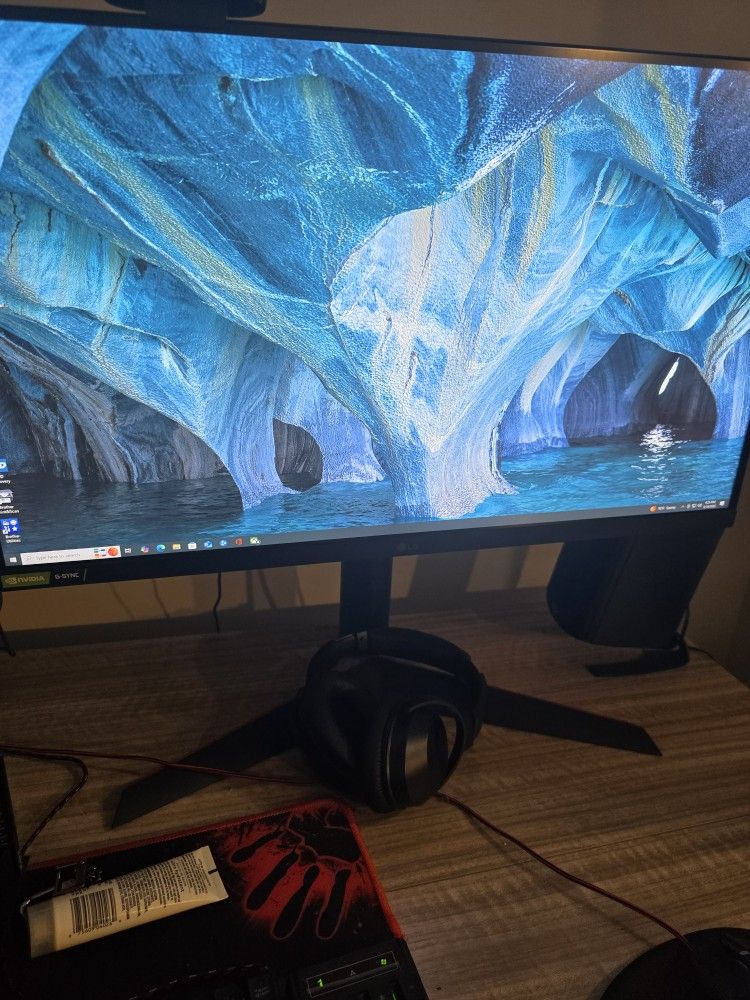 Like New 27" LG ULTRAGEAR Gaming Monitor