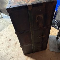 Vintage Looking Chest 