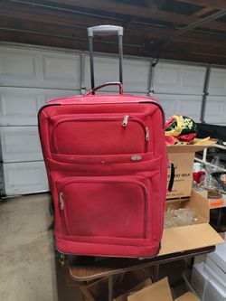 Suitcase 2 wheel luggage clean B middle medium size.