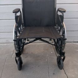 Invacare Tracer Series Manual Wheelchair. Capacity 300lb.
