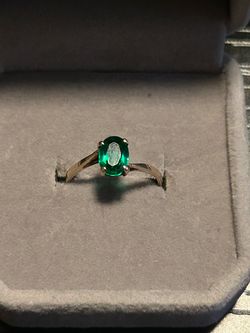 10k yellow gold Emerald Ring