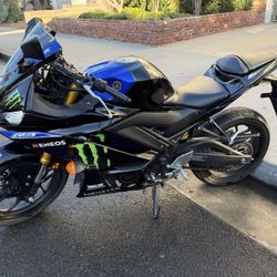 Yamaha R3 Monster edition 