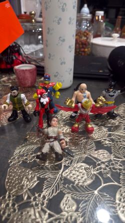 Action figure lo
