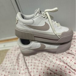 WOMENS NIKE COURT LEGACY LIFT CASUAL SHOES