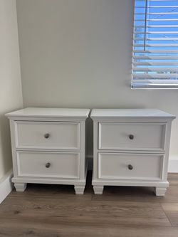Beautiful Matching White Nightstands – Set of 2