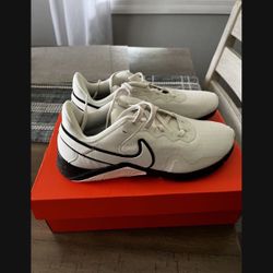 New Womens Nike Shoes Size 6 
