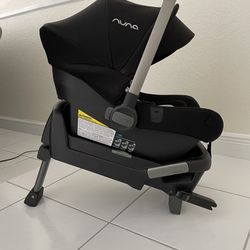 NUNA infant Car Seat And Base 