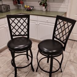 2 Swivel Bar Stools (CounterTop) 