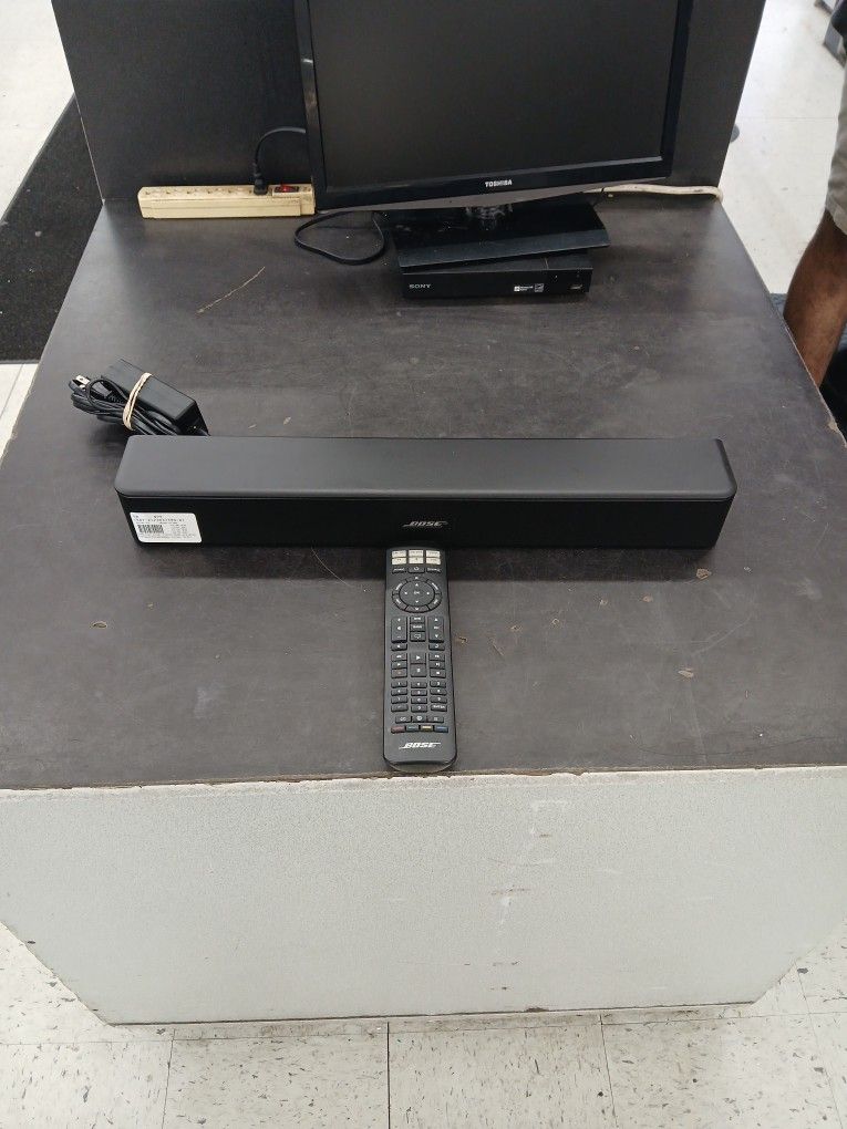 Bose Sound Bar W/ Remot