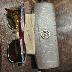 New Adrienne  Vittadini Stunning  Sunglasses