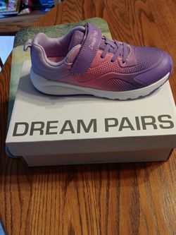 Free kids shoes size 4, brand new