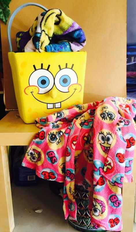 Spongebob Squarepants Robe/Fleese Blanket and Carrying Box