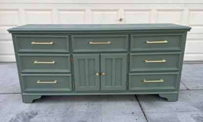 Sage Green 9-Drawer Dresser