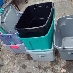Total Of 8 Bins For Any Porpuse All Have Lids Asking $70 For All Obo Ready For Pick Up Clean 