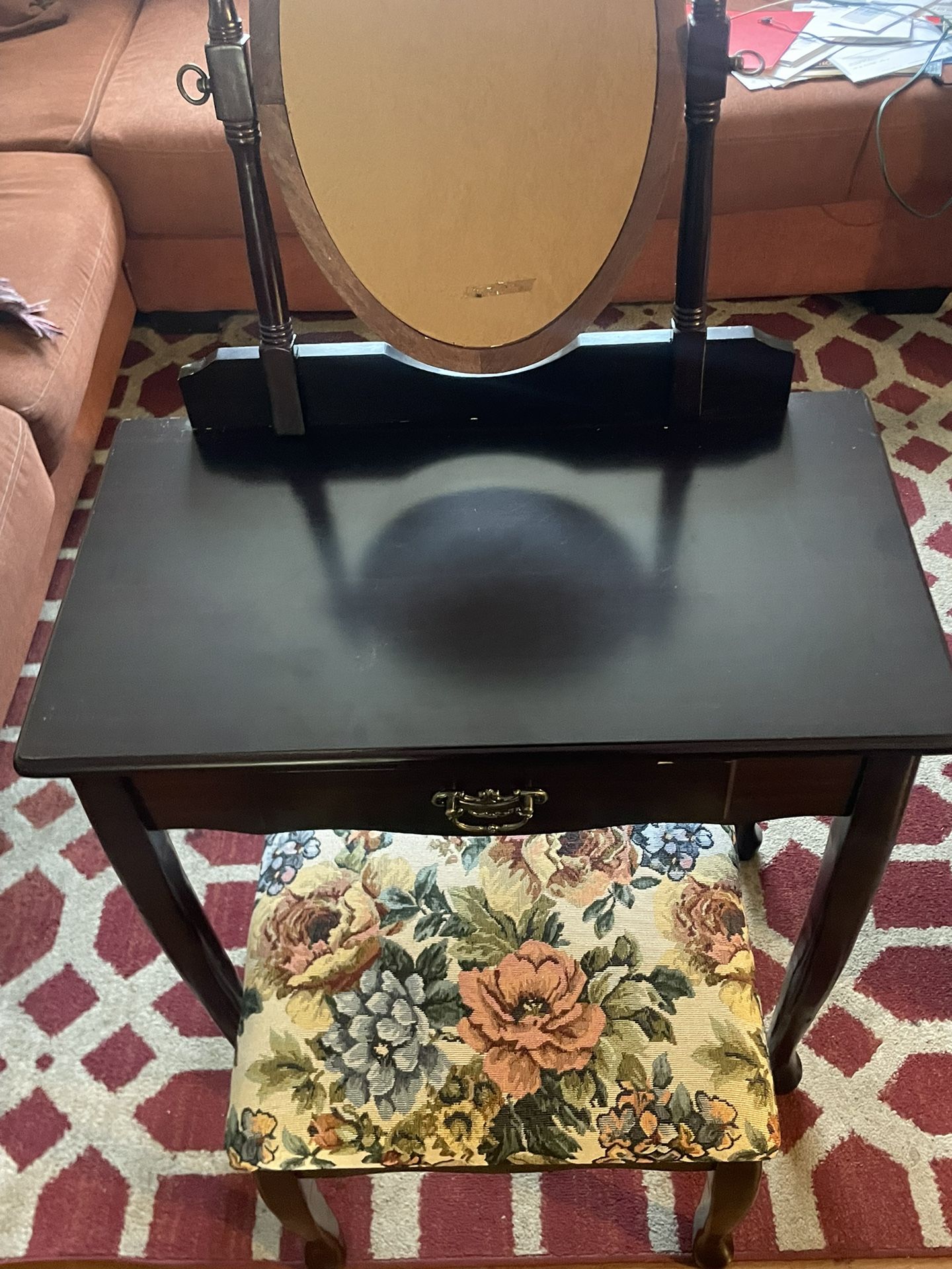 Jazmyne Vanity set With Stool And Mirror