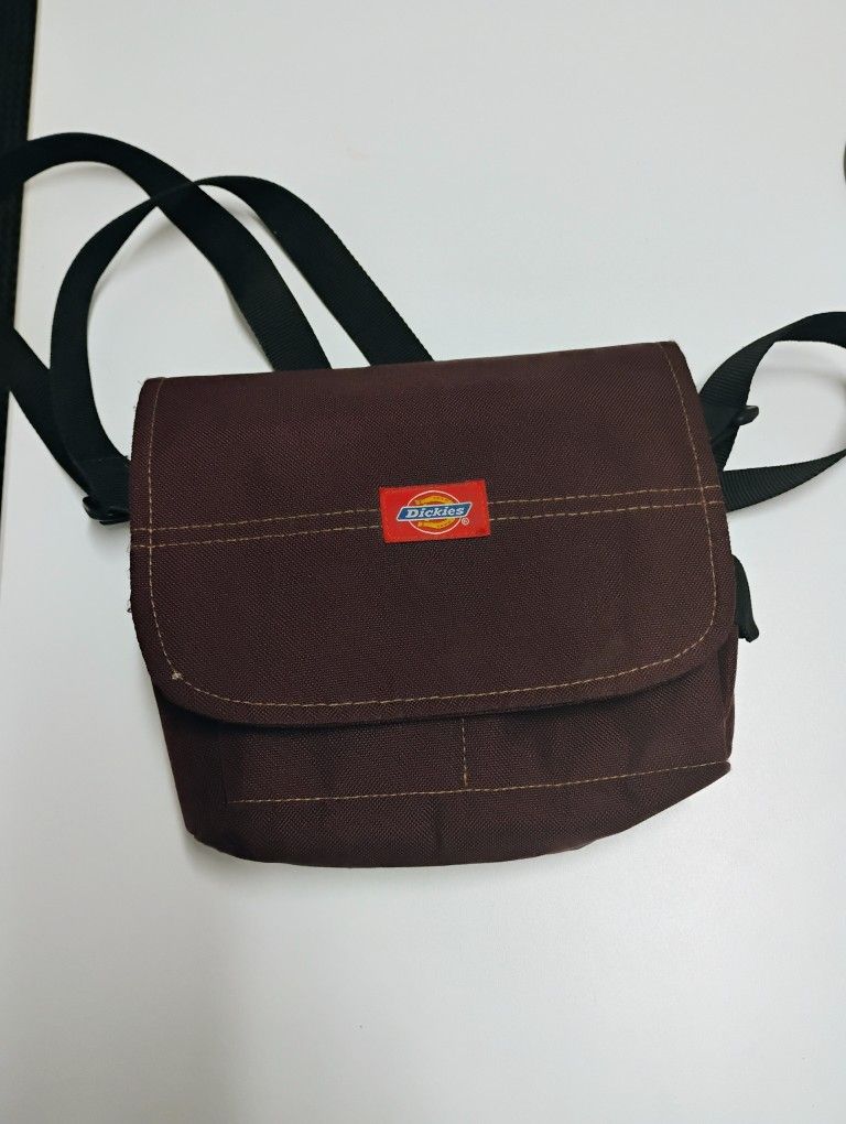 Dickies Small Sling Bag Crossbody Bag