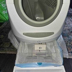 Leo's Loo Robotic Cat Litter Box 