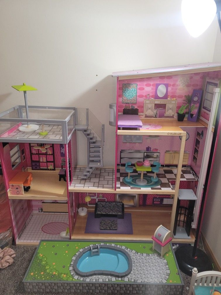 Barbie/ Doll House
