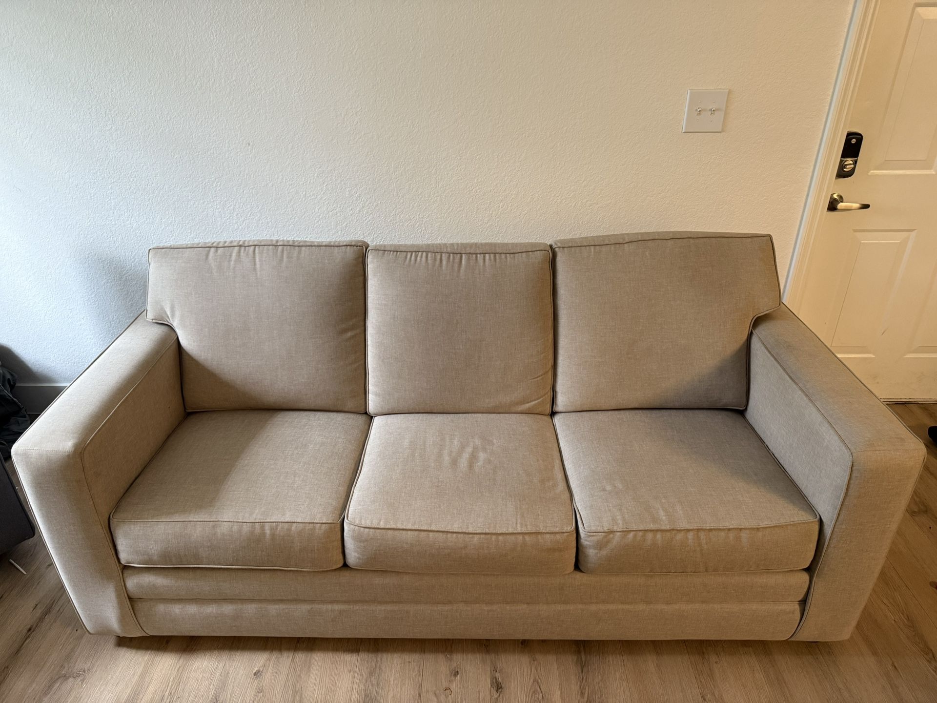 Like New Pull Out Couch