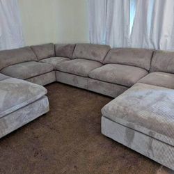 New X-Large Sectional Couch / Free Delivery 
