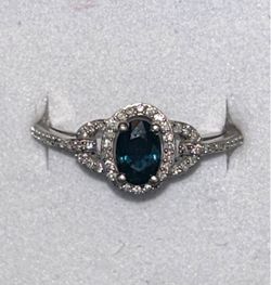 Stunning 10K White Gold Genuine .50 CT Sapphire And Diamonds Ring Size 6