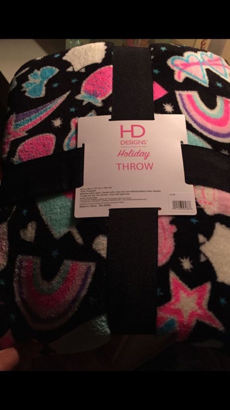 Blanket throw brand new 50x60 (new) I have 2