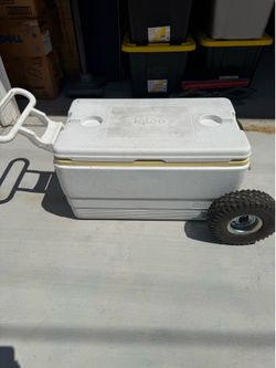Igloo Cooler with Heavy Duty Wheels