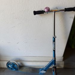 Razor Scooter: Blue Wide-Deck Scooter (A5-style)