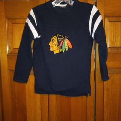  MEDIUM 20" COLLAR TO BOTTOM & 17" PIT TO PIT CHICAGO BLACKHAWKS SWEATSHIRT 